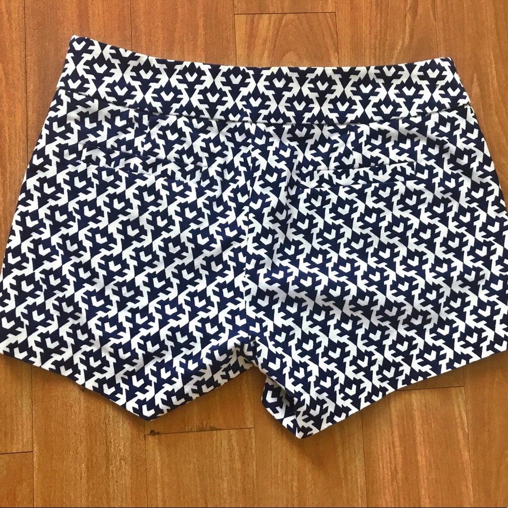 J Crew Mid Length Shorts - Picture 2 of 3